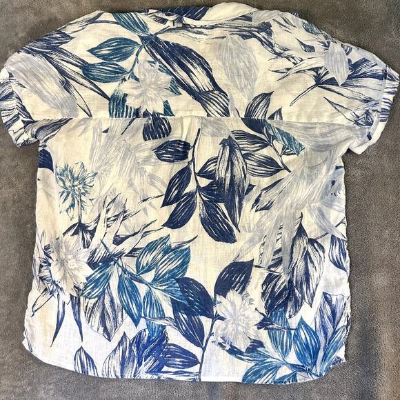 C&C California 100% Linen Top Women's M White Blue Floral Boho Resort Hawaiian - Picture 2 of 10